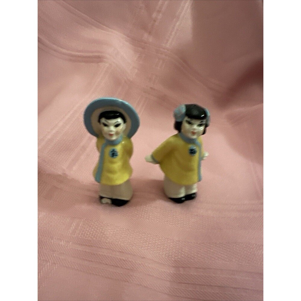 Ceramic Art Studios Asian Couple in Traditional Dress – Salt and Pepper Shakers